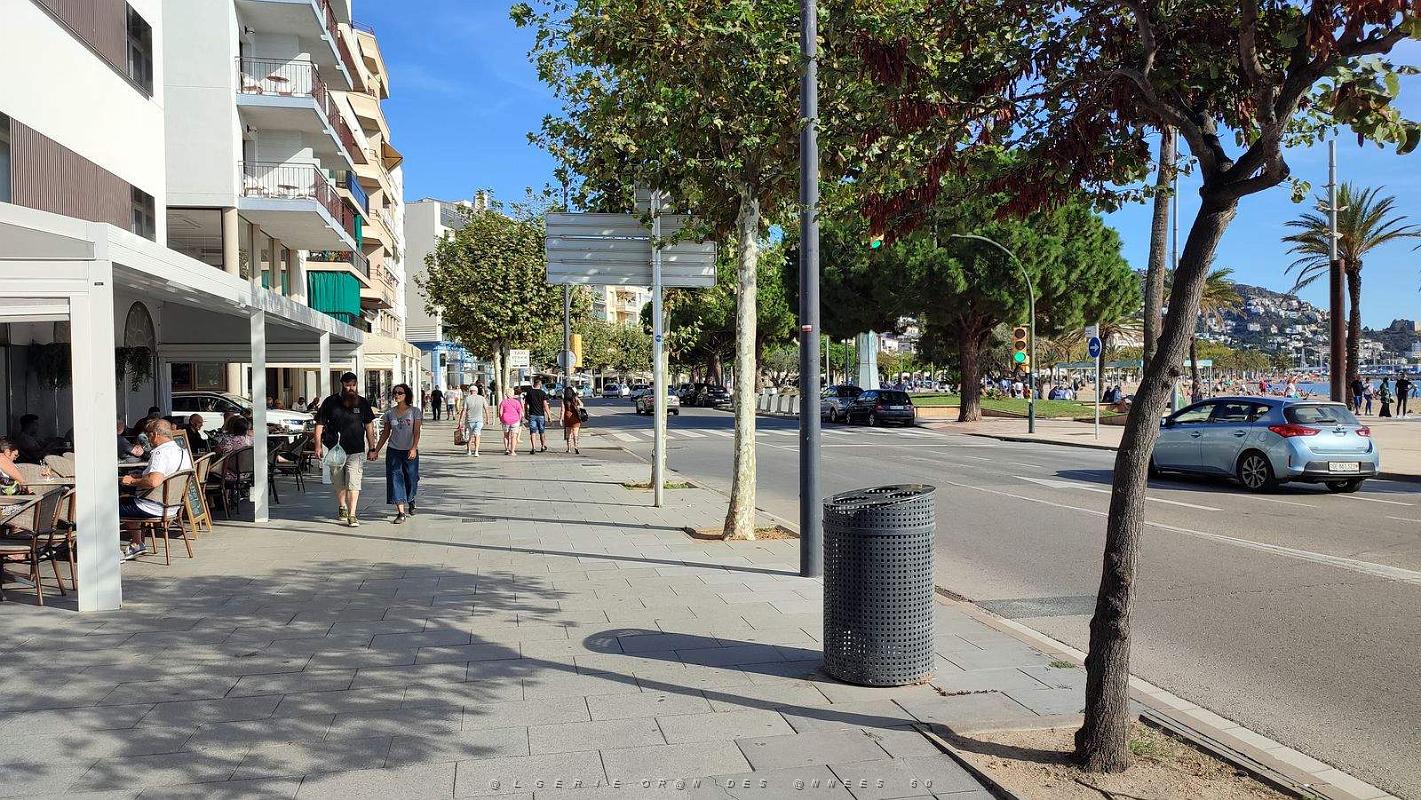 84 - Rosas - Paseo Maritime et Plage Nova.jpg